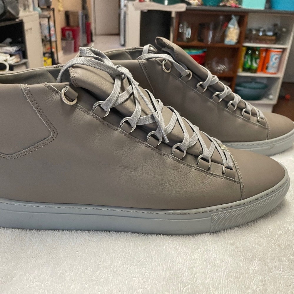 balenciaga arena grey